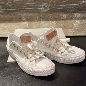 Ladies Sz 6.5 white mesh converse